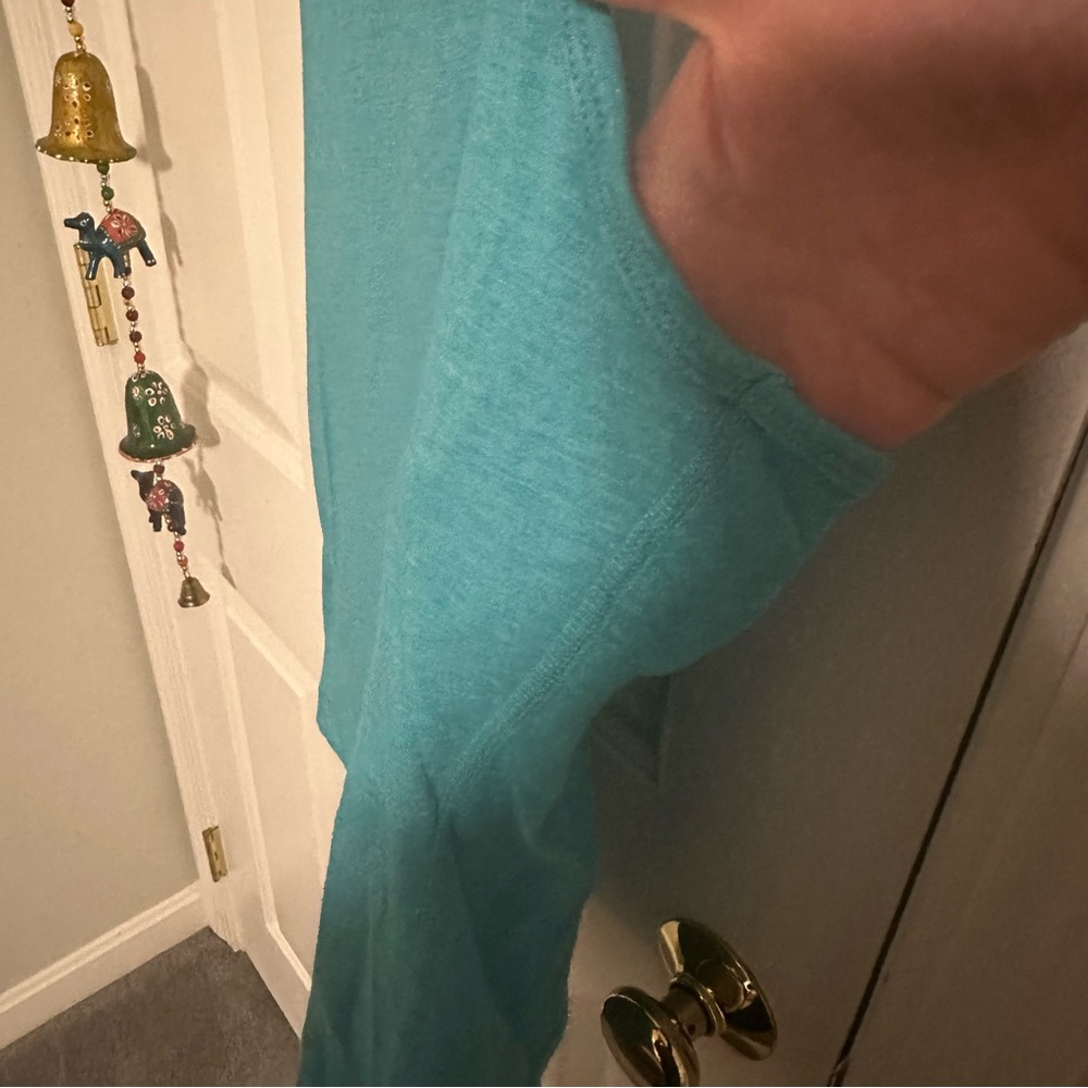 GAP Fit- Racer Back Top - Picture 4 of 5